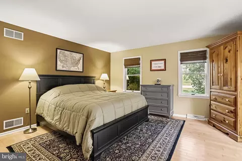 Bedroom - 519 Colonial Crescent Dr, Lititz, PA 17543 photo 1 of 8