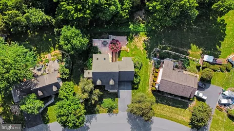 View/Area - 519 Colonial Crescent Dr, Lititz, PA 17543 photo 2 of 6