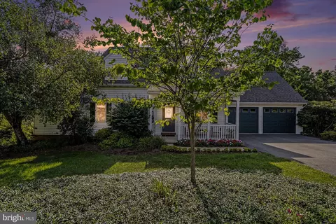 Exterior - 519 Colonial Crescent Dr, Lititz, PA 17543 photo 3 of 14