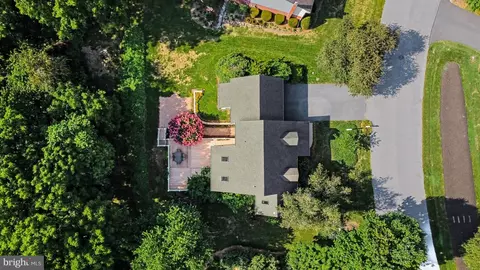 View/Area - 519 Colonial Crescent Dr, Lititz, PA 17543 photo 3 of 6