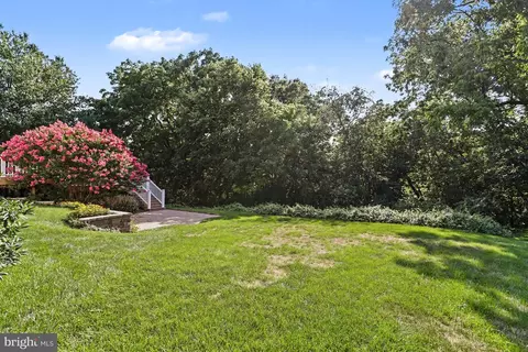 Exterior - 519 Colonial Crescent Dr, Lititz, PA 17543 photo 12 of 14