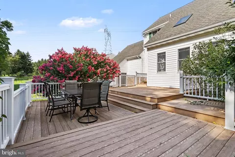 Exterior - 519 Colonial Crescent Dr, Lititz, PA 17543 photo 8 of 14