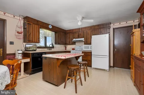 Kitchen - 723 Penn Ave, Lititz, PA 17543 photo 1 of 3