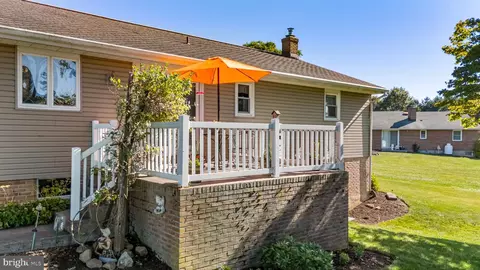 Exterior - 723 Penn Ave, Lititz, PA 17543 photo 7 of 8