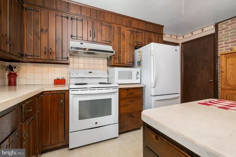 Kitchen - 723 Penn Ave, Lititz, PA 17543 photo 3 of 3