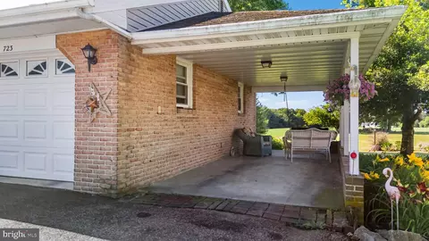 Exterior - 723 Penn Ave, Lititz, PA 17543 photo 4 of 8