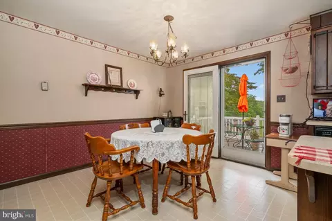 Dining - 723 Penn Ave, Lititz, PA 17543 photo 1 of 1