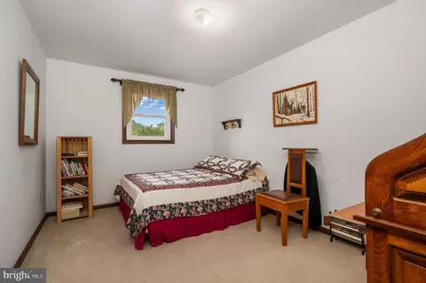 Bedroom - 723 Penn Ave, Lititz, PA 17543 photo 2 of 2