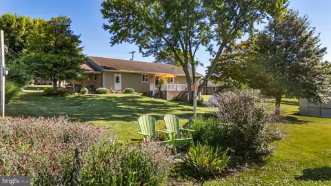 Exterior - 723 Penn Ave, Lititz, PA 17543 photo 5 of 8