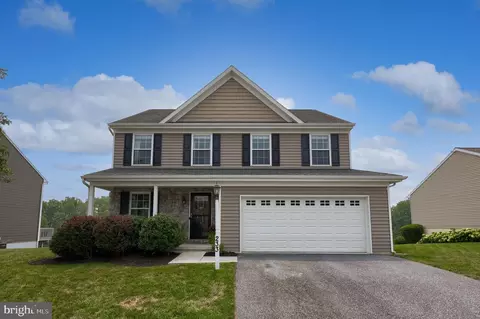 233 Loghes Dr, Manheim, PA 17545