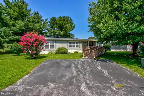 9 Jordan Dr, Ronks, PA 17572