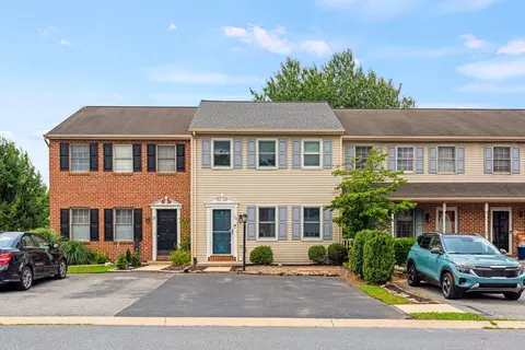 20 Foxfield Ln, Elizabethtown, PA 17022