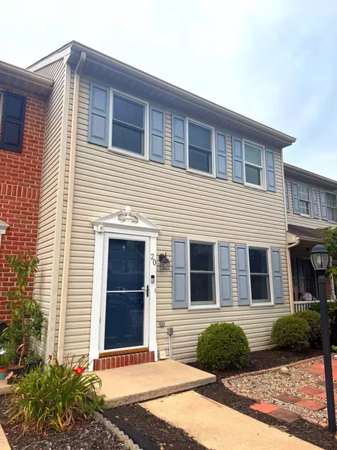 20 Foxfield Ln, Elizabethtown, PA 17022