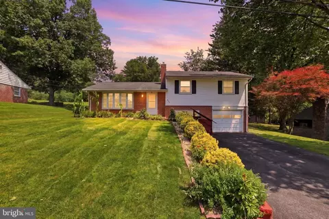 503 Fairway Dr, Lancaster, PA 17603