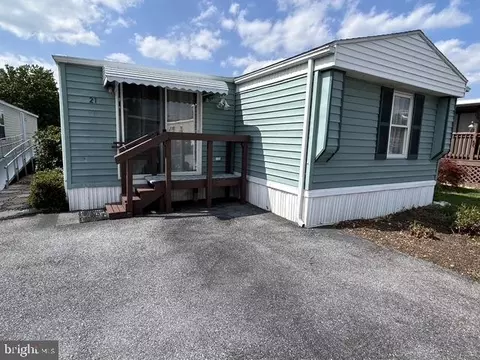 21 S Green Acres Cir, Akron, PA 17501