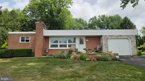 315 S Hillcrest Ave, Quarryville, PA 17566