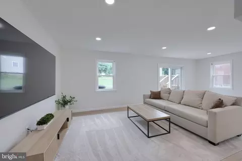 Living - 455 Crosswinds Dr, Lititz, PA 17543 photo 1 of 8