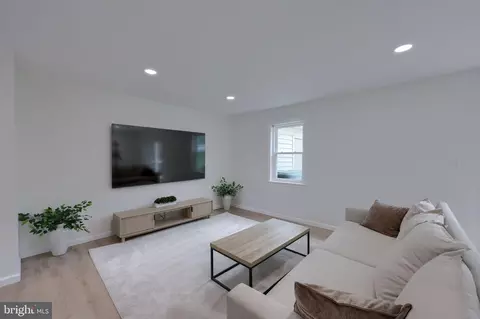 Living - 455 Crosswinds Dr, Lititz, PA 17543 photo 6 of 8