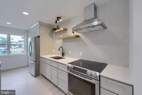 Kitchen - 455 Crosswinds Dr, Lititz, PA 17543 photo 1 of 3