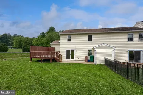 Exterior - 455 Crosswinds Dr, Lititz, PA 17543 photo 4 of 5