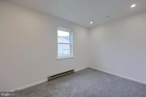 Bedroom - 455 Crosswinds Dr, Lititz, PA 17543 photo 3 of 5