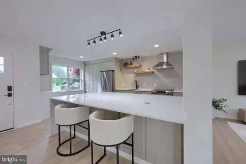 Kitchen - 455 Crosswinds Dr, Lititz, PA 17543 photo 2 of 3