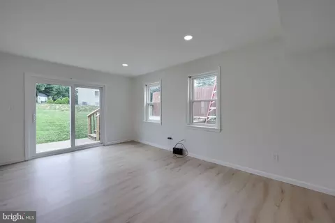 Living - 455 Crosswinds Dr, Lititz, PA 17543 photo 7 of 8