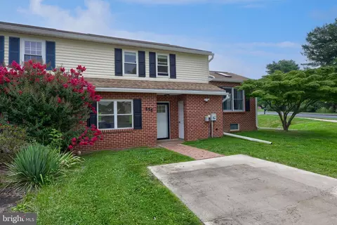 Exterior - 455 Crosswinds Dr, Lititz, PA 17543 photo 3 of 5