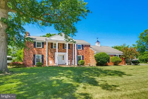 1349 Country Club Dr, Lancaster, PA 17601
