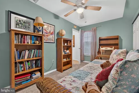 Bedroom - 31 Tumbling Run, Lititz, PA 17543 photo 5 of 7