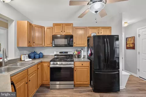 Kitchen - 31 Tumbling Run, Lititz, PA 17543 photo 2 of 3