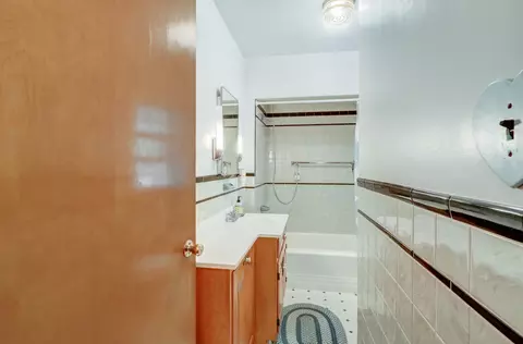 Bath - 149 Owl Hill Rd, Lititz, PA 17543 photo 1 of 3