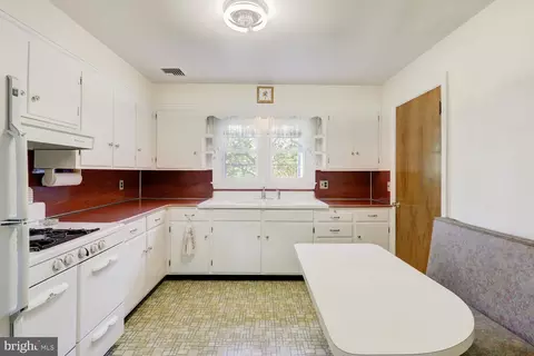 Kitchen - 149 Owl Hill Rd, Lititz, PA 17543 photo 1 of 4