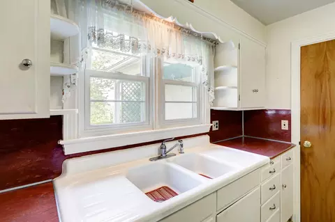 Kitchen - 149 Owl Hill Rd, Lititz, PA 17543 photo 4 of 4