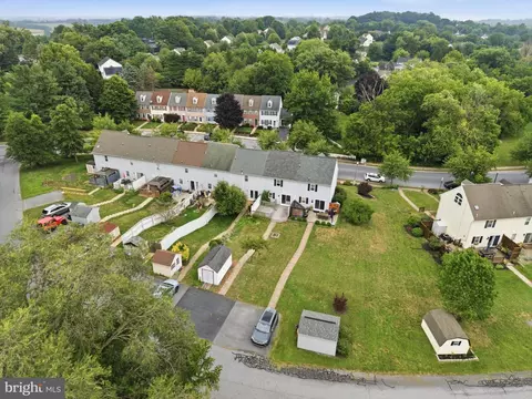 View/Area - 22 Pennwick Dr, Lititz, PA 17543 photo 4 of 4