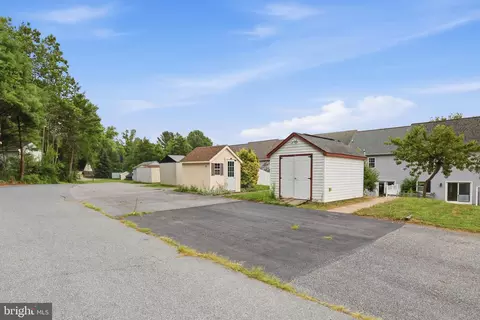 Exterior - 22 Pennwick Dr, Lititz, PA 17543 photo 11 of 13