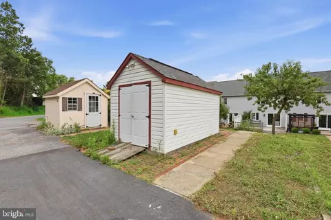 Exterior - 22 Pennwick Dr, Lititz, PA 17543 photo 10 of 13