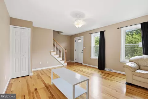 Living - 22 Pennwick Dr, Lititz, PA 17543 photo 2 of 2