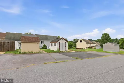 Exterior - 22 Pennwick Dr, Lititz, PA 17543 photo 12 of 13