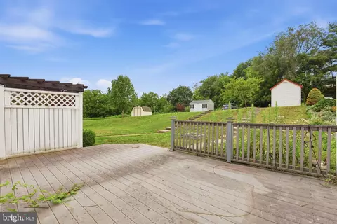 Exterior - 22 Pennwick Dr, Lititz, PA 17543 photo 5 of 13