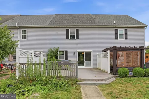 Exterior - 22 Pennwick Dr, Lititz, PA 17543 photo 7 of 13