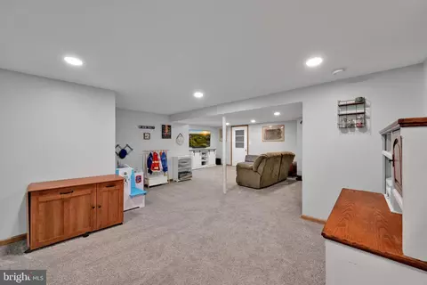 Entry Way - 843 Douglas Dr, Lititz, PA 17543 photo 3 of 4