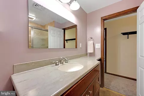 Bath - 843 Douglas Dr, Lititz, PA 17543 photo 3 of 4
