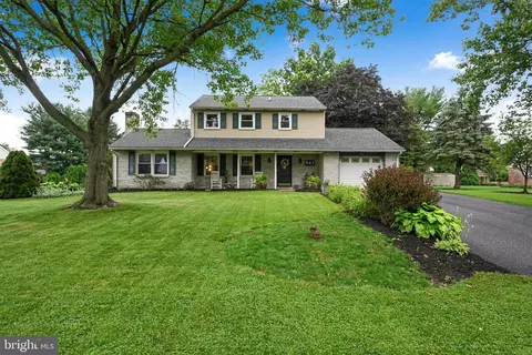 Exterior - 843 Douglas Dr, Lititz, PA 17543 photo 2 of 7
