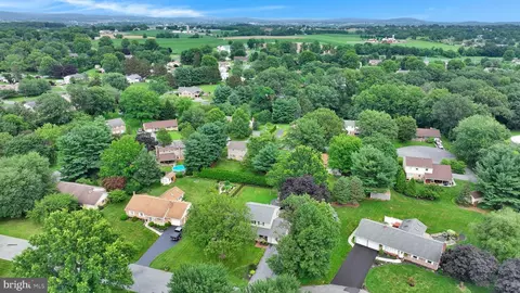 View/Area - 843 Douglas Dr, Lititz, PA 17543 photo 3 of 4