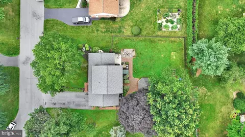 View/Area - 843 Douglas Dr, Lititz, PA 17543 photo 1 of 4