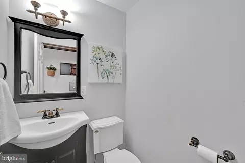 Bath - 843 Douglas Dr, Lititz, PA 17543 photo 1 of 4