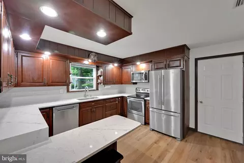 Kitchen - 843 Douglas Dr, Lititz, PA 17543 photo 2 of 2
