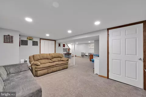 Entry Way - 843 Douglas Dr, Lititz, PA 17543 photo 4 of 4