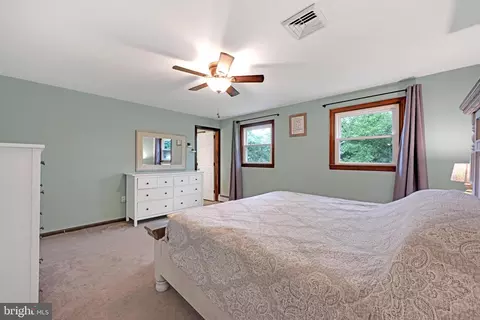 Bedroom - 843 Douglas Dr, Lititz, PA 17543 photo 2 of 8